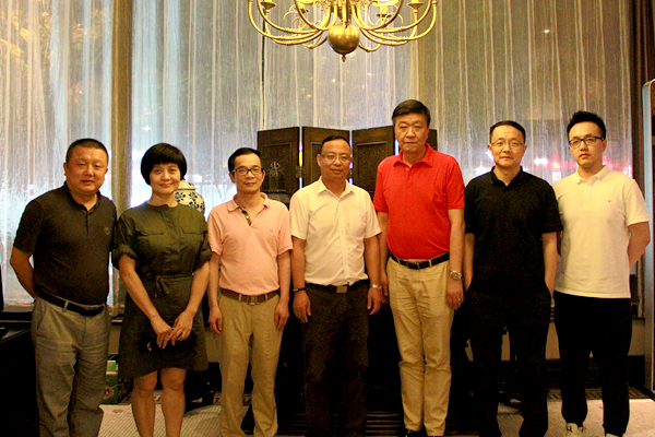 20160900728海联会召开委员座谈会.jpg